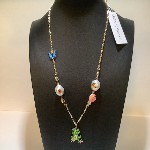 Betsey Johnson Backyard Frog Pearl Pendant Necklace New - Picture 2 of 4